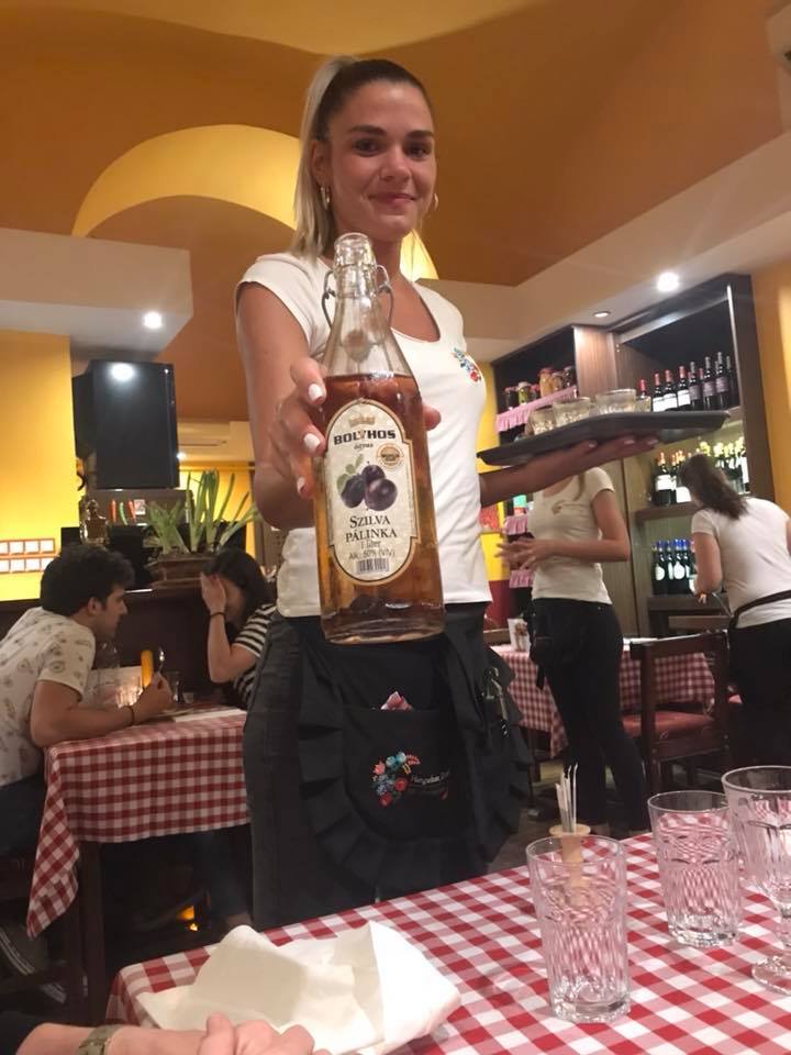 OS – waitress Budapest